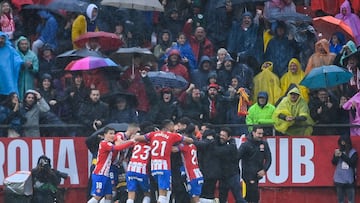 Girona's Uruguayan forward #07 Cristhian Stuani celebrates with teammates after scoring his team's third goal during the Spanish league football match between Girona FC and Real Betis at the Montilivi stadium in Girona on March 31, 2024. (Photo by PAU BARRENA / AFP)