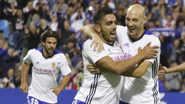 Borja Iglesias y Toquero celebran un gol.