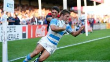 Santiago Cordero anotando el sexto ensayo de los Pumas