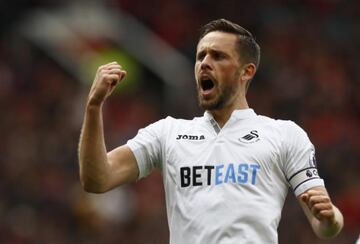En el lugar 14 se encuentra ell jugador del Everton ha anotado nueve goles de tiro libre en los equipos Hoffenheim, Swansea, Tottenham y Everton.