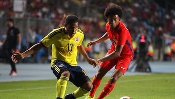 Fútbol, Chile vs Colombia
Segunda fecha, Campeonato Sudamericano Sub 17
Chile 2017

El jugador de Chile, Campos, izquierda derecha centro, disputa el balón contra Mejia de Colombia durante el partido  disputado en el estadio Bicentenario El Teniente.
Rancagua, Chile. 
25/02/2016 
Jorge Loyola/Photosport
 
Football, Chile vs Colombia
2 th date, South American Championship Sub 17, Chile 2017. 
Chile player, Campos, left right center, battles for the ball against  Mejia of Colombia during  football match at El Teniente stadium in Rancagua, Chile. 
25/02/2016 
Jorge Loyola/Photosport