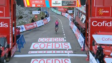 Carthy celebra su triunfo en el Angliru.