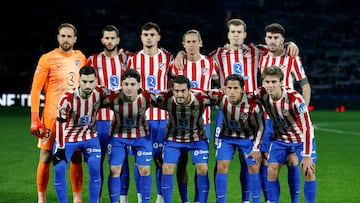 Soccer Football - LaLiga - Real Sociedad v Atletico Madrid - Reale Arena, San Sebastian, Spain - January 4, 2026 Atletico Madrid players pose for a team group photo before the match REUTERS/Vincent West