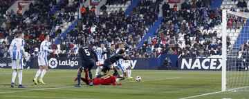 1-0. Martin Braithwaite marcó el primer gol.