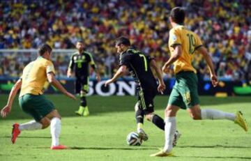 Mathew Leckie, Ryan McGowan y David Villa.