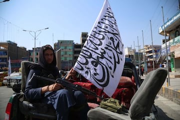 La Bandera de la Yihad, blanca con letras negras, es un smbolo histrico y oficial del Islam, considerado sagrada.