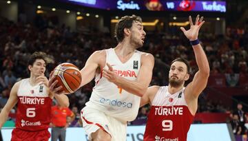 Pau Gasol y Semih Erden.