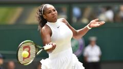 US player Serena Williams returns to Germany&#039;s Annika Beck during their women&#039;s singles third round match on the seventh day of the 2016 Wimbledon Championships at The All England Lawn Tennis Club in Wimbledon, southwest London, on July 3, 2016. / AFP PHOTO / GLYN KIRK / RESTRICTED TO EDITORIAL USE
