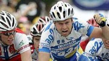 <b>UN VETERANO. </B>El veterano Jan Kirsipuu, de 35 años, hizo valer su experiencia para adjudicarse la primera etapa en línea del Tour 2004.