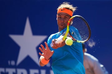 El tenista español Rafael Nadal, perdió en las semifinales del ATP 500 de Barcelona ante el austriaco Dominic Thiem, con parciales de 6-4 y 6-4. 