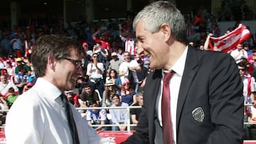 Fernando V&aacute;zquez saluda a Quique Seti&eacute;n en el derbi del Anxo Carro del 3 de mayo de 2014 (2-2).