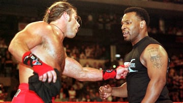 Hace poco más de dos décadas, en Wrestlemania XIV, el legendario pugilista paralizó a los amantes de la lucha libre con su inclusión en esta disciplina