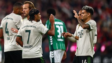 Munich (Germany), 26/09/2025.- Luis Diaz of Bayern Munich (R) celebrates with teammate Serge Gnabry after scoring the 1-0 goal during the German Bundesliga soccer match between FC Bayern Munich vs SV Werder Bremen in Munich, Germany, 26 September 2025. (Alemania) EFE/EPA/ANNA SZILAGYI CONDITIONS - ATTENTION: The DFL regulations prohibit any use of photographs as image sequences and/or quasi-video.