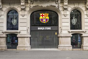 Tienda del FC Barcelona cerrada.