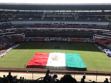 El Estadio Azteca se pintó de celeste en el regreso de Cruz Azul