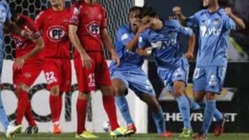Albert Acevedo celebra su gol ante &Ntilde;ublense. 