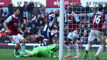 Anelka, en el momento de marca el segundo gol.