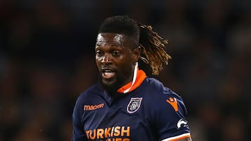 Emmanuel Adebayor joins former Manchester City team mate Roque Santa Cruz at Club Olimpia