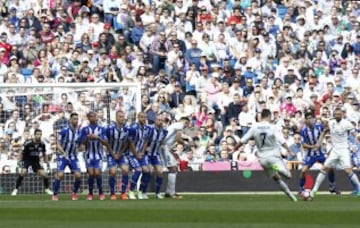 Cristiano Ronaldo free-kick.