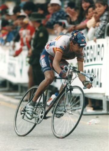 Fue once años ciclista profesional y militó en tres equipos; en el CLAS-Cajastur (acabó siendo Mapei), Kelme-Costa Blanca (donde llegó a ser jefe de filas) y el Team Coast.   