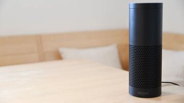 Alexa aconseja "dar un puñetazo en la garganta" a una madre que quiere que sus hijos dejen de reirse