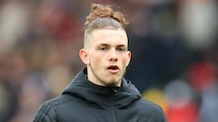 Liverpool snap up record-breaker Elliott from Fulham