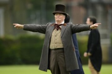 Partido de Críquet Victoriano para conmemorar el 150 aniversario del Almanaque Wisden Cricketers' en la Plaza Vicente en Londres