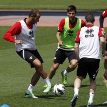 DE REGRESO. Gálvez, recuperado de su lesión, centra durante un entrenamiento.