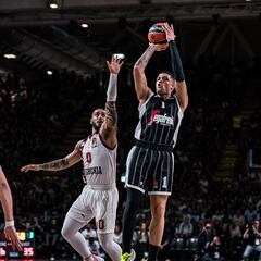 El Baskonia gana en Bolonia y se cruzará con el Maccabi en Serbia