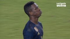 Es ver los tres palos y se atasca: el penalti que lanzó Vinicius