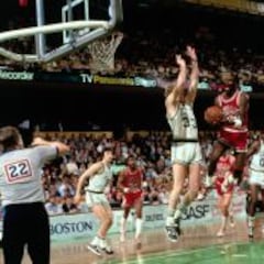 Larry Bird: "Michael Jordan me mataría en uno contra uno"