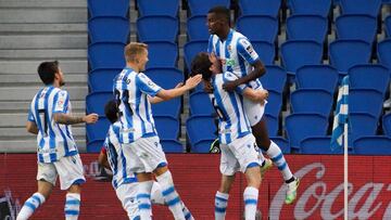 La Real despierta a tiempo y hunde más al Espanyol