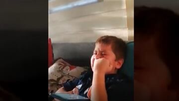 La emoción de un niño de la U que conmueve a las redes