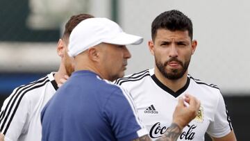 Sampaoli ensaya con Agüero en punta y Meza por Lanzini