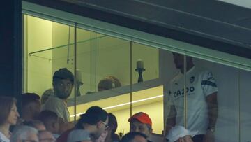 Guedes, en un palco de Mestalla.