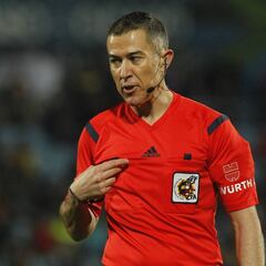 Iglesias Villanueva se disculpa y pide respeto para los árbitros