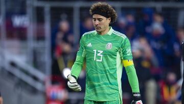 Guillermo Ochoa previo a un partido de la Selección Mexicana