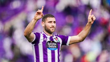 Shon Weissman, jugador del Real Valladolid, celebra el gol anotado ante el CD Leganés.