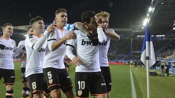 El Valencia celebra el gol de Parejo.