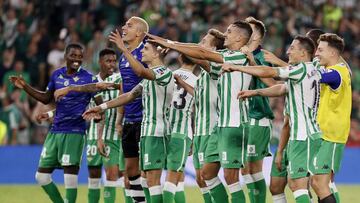 El Betis celebra su triunfo ante el Sevilla.