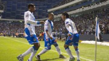 Matías Alustiza anotó los dos goles de la Franja