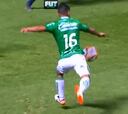 ¡Gran control y definición! El potente golazo de Jean Meneses