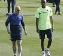 Abidal se cae de la lista por unas molestias en el pubis