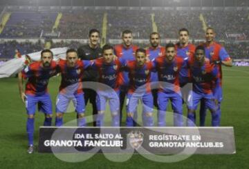 Once del Levante. De pie: Mariño, David Navarro, Verza, Zou y Deyverson. Agachados: Morales, Xumetra, Toño, Pedro López, Camarasa y Lerma.