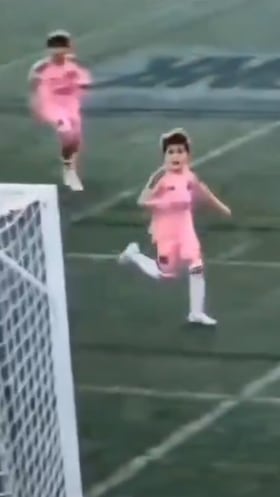 El hijo de Messi revienta las redes con este golazo que firmaría su mismísimo padre