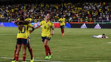 Jugadoras de la Selección Colombia Femenina celebrando un gol en un amistoso ante Paraguay en el Pascual Guerrero.