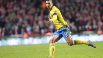 Zlatan Ibrahimovic celebra el 0-2 de Suecia ante Dinamarca en la repesca para la Eurocopa de Francia 2016.