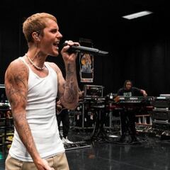 Fans de Justin Bieber acampan por horas para comprar boletos de hasta 27 mil pesos en Monterrey