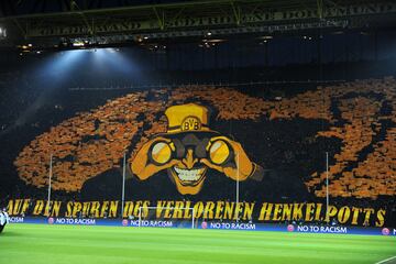 El estadio del Borussia de Dortmund, Signal Iduna Park, es uno de los feudos más famosos y con mayor ambiente de Europa. Situado en la ciudad de Dortmund, en el estado federado de Renania del Norte-Westfalia, al oeste de Alemania. Es el quinto estadio más grande de Europa, y el tercer hogar más grande de un club europeo de primer nivel después del Camp Nou y el Estadio Santiago Bernabéu.