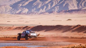 Peterhansel durante la novena etapa del Dakar 2021.